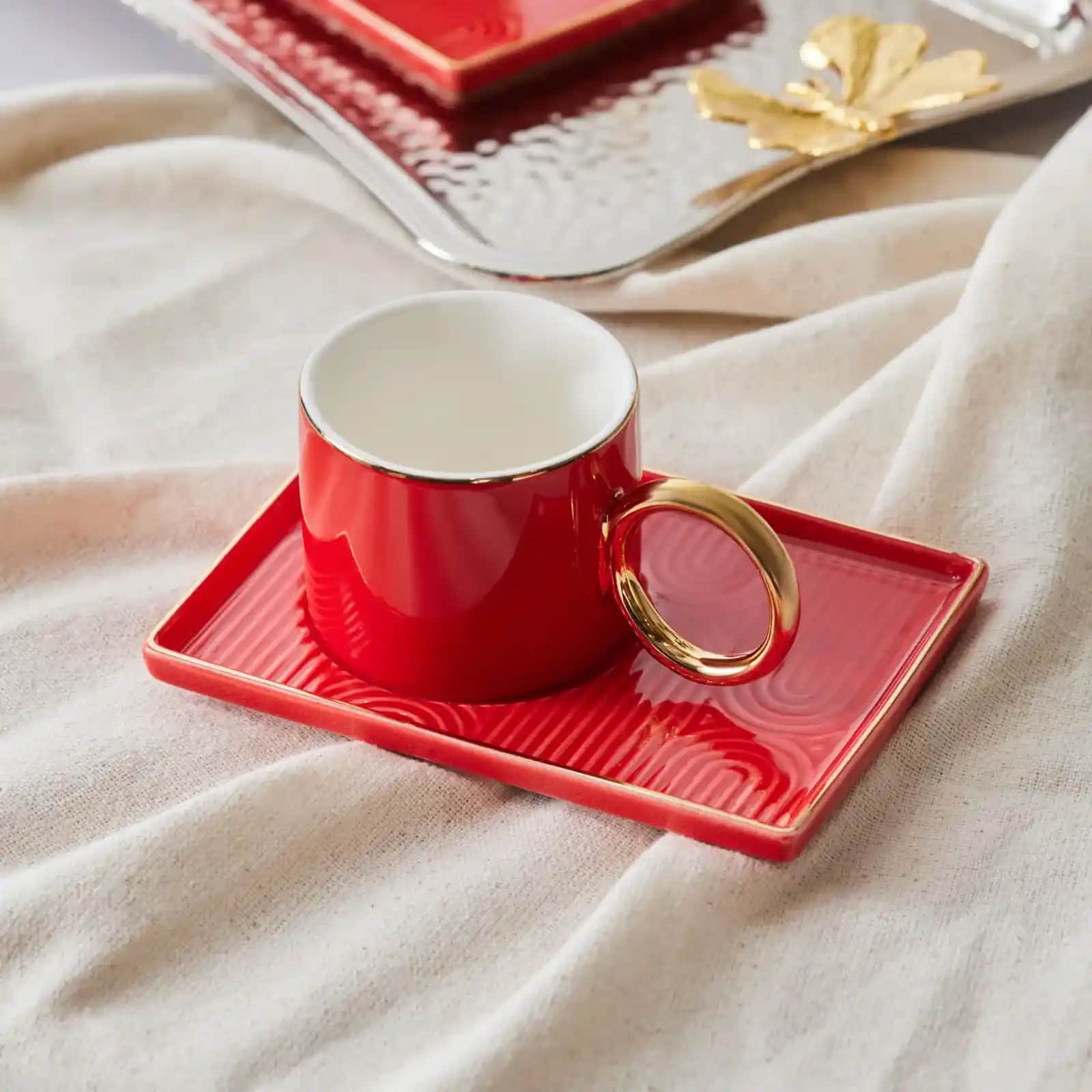 Karaca Kırmızı Fincan Takımı ile Modern ve Şık Ev Dekorasyon İpuçları