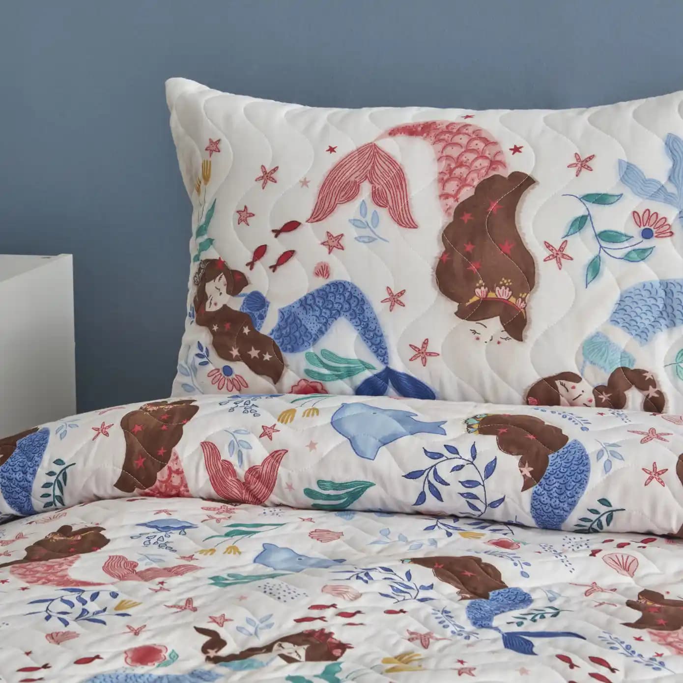 Karaca Mermaid Koleksiyonu ile Deniz Esintisi ve Modern Zarafet Ev Dekorasyonunda