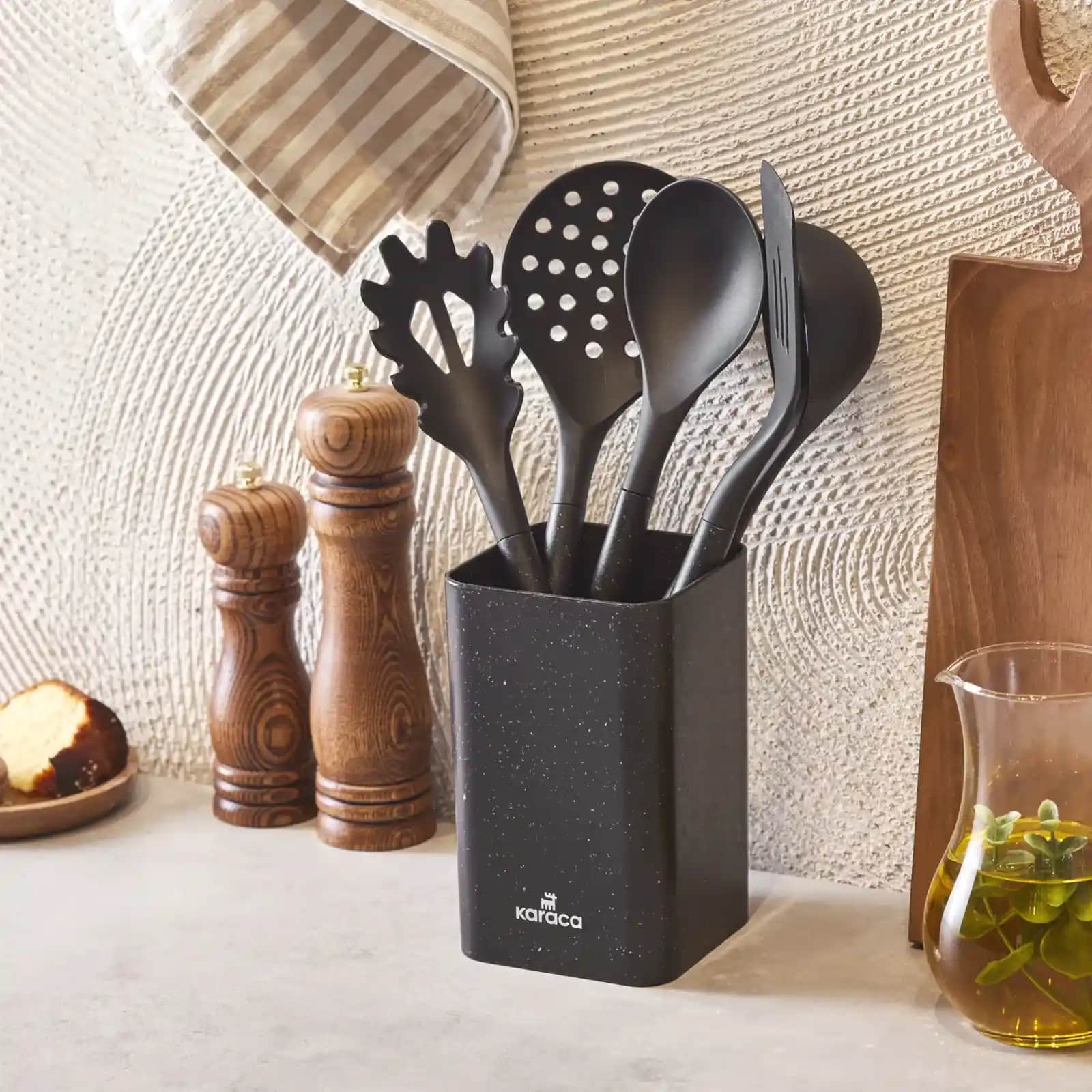 Karaca Misto 6 Parça Standlı Servis Seti ile Modern ve Şık Mutfak Dekorasyonu