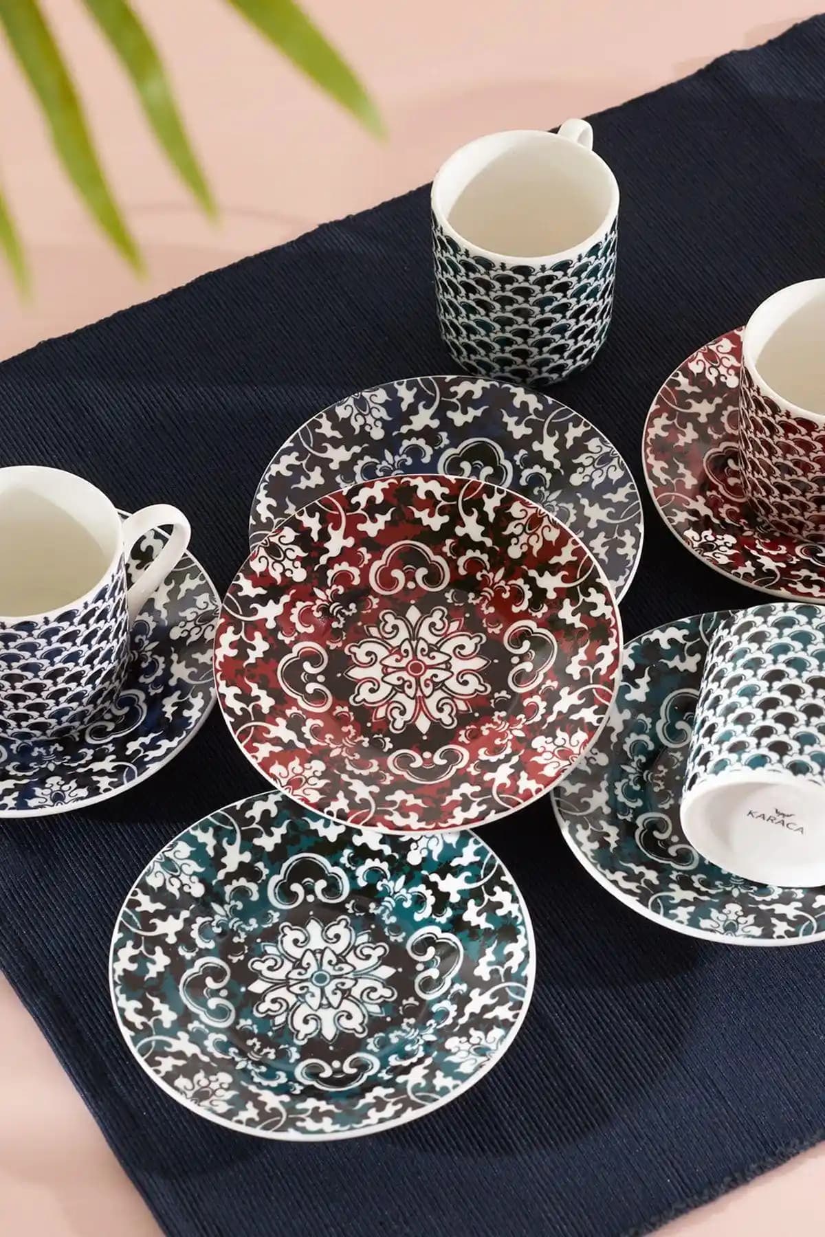 Karaca Renkli Kahve Fincanlarıyla Dekorasyonunuza Şıklık Katın ve Kahve Keyfinizi Artırın