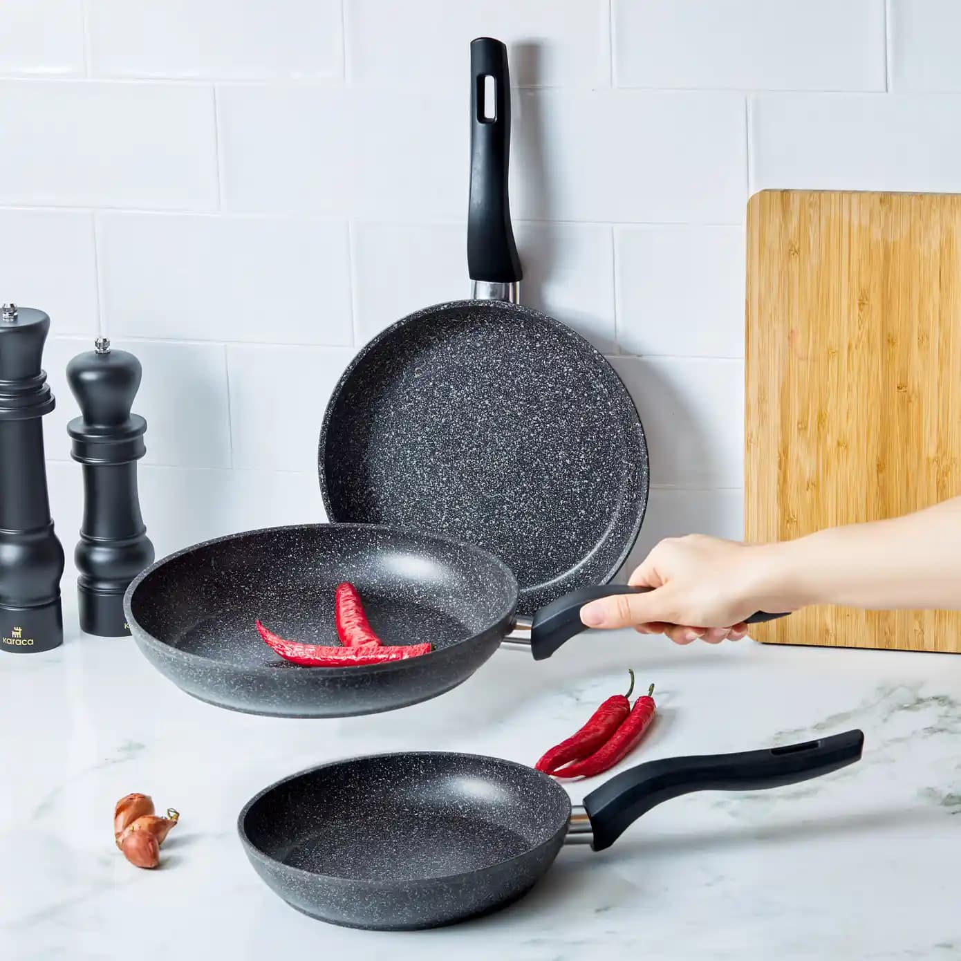 Karaca Tava Setleri: Dayanıklı ve Şık Mutfak Gereçleri ile Yemekleri Lezzetlendirin