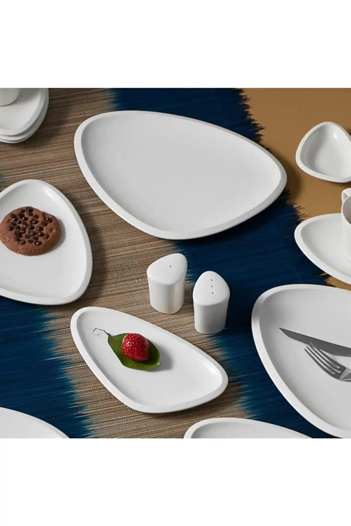 Karaca Trio Kahvaltı Takımı: Şık ve Fonksiyonel Tasarım ile Günün En Güzel Başlangıcı