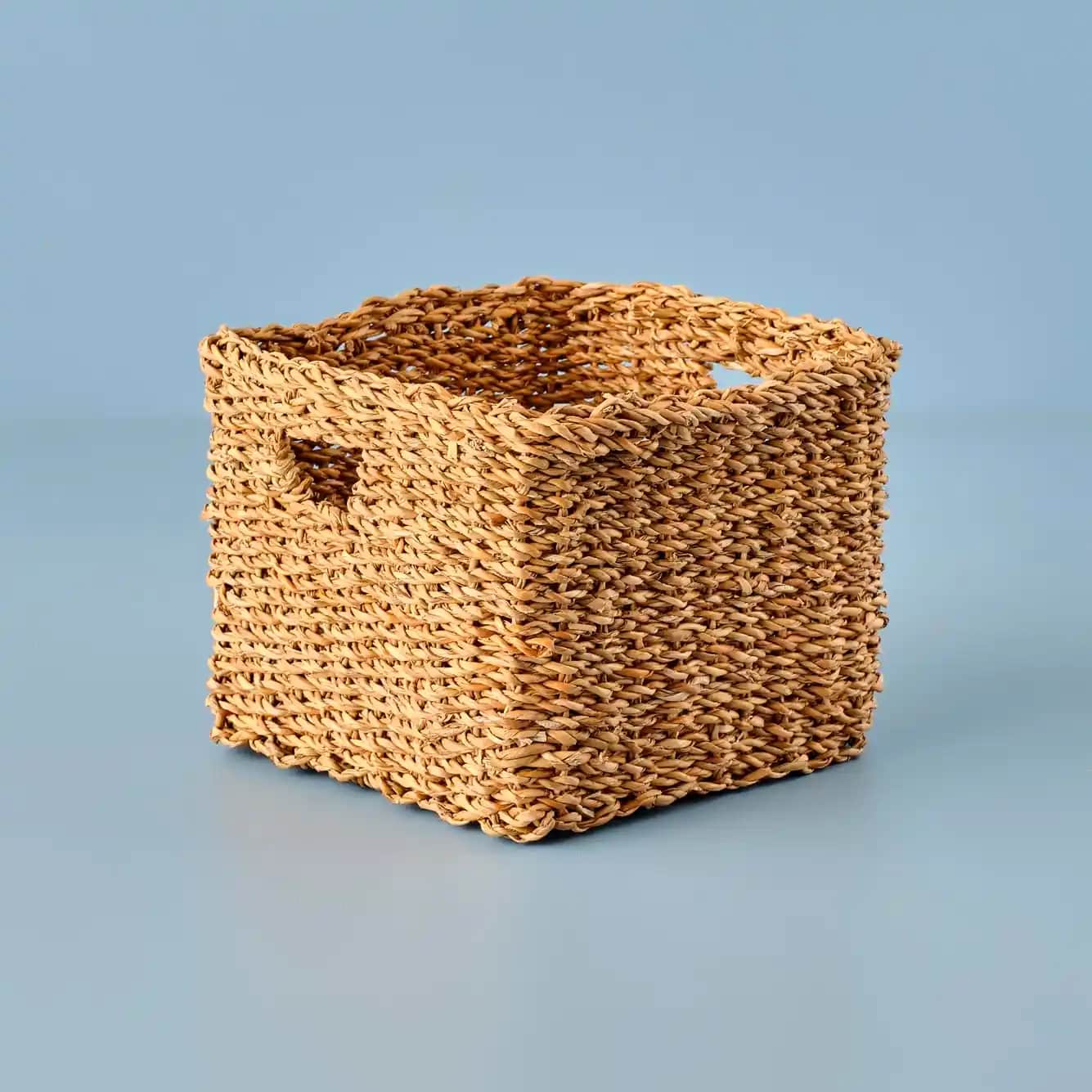 Kare Hasır Sepetleri ile Modern ve Doğal Dekorasyon Çözümleri