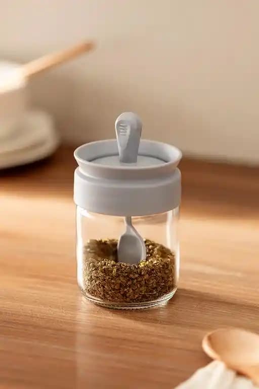 Kaşıklı Baharatlıklar: Fonksiyonellik ve Estetiğin Birlikte Sunulduğu Mutfağınız İçin Çözüm