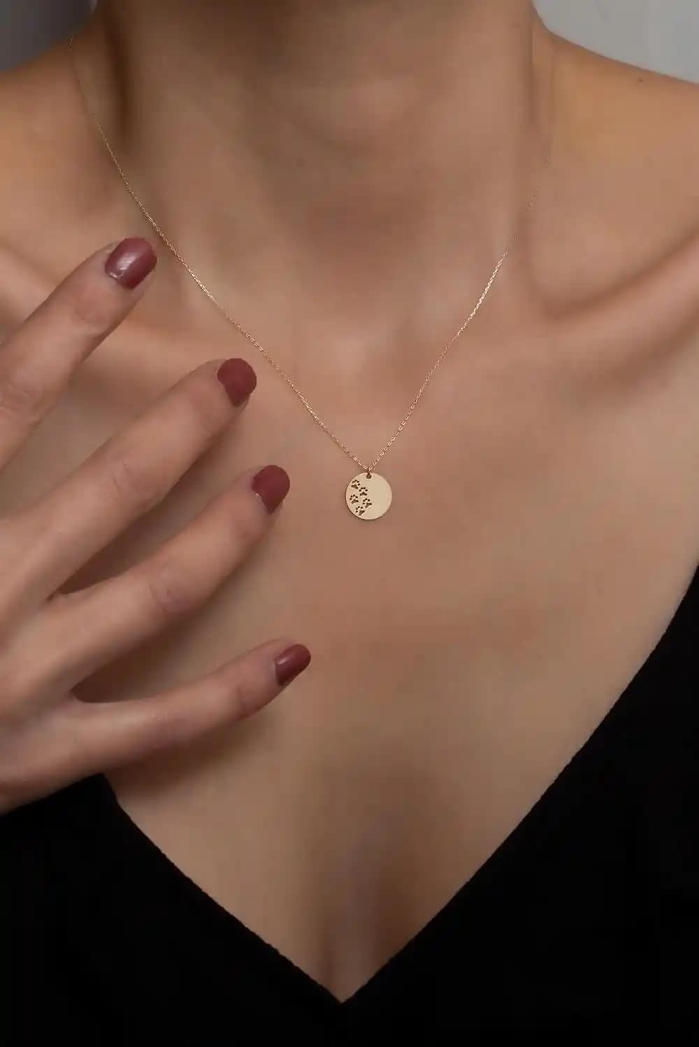 Kedi Patili Kolye ve Dekorasyon Fikirleri: Sevimli ve Şık Detaylarla Evlerinizi Güzelleştirin