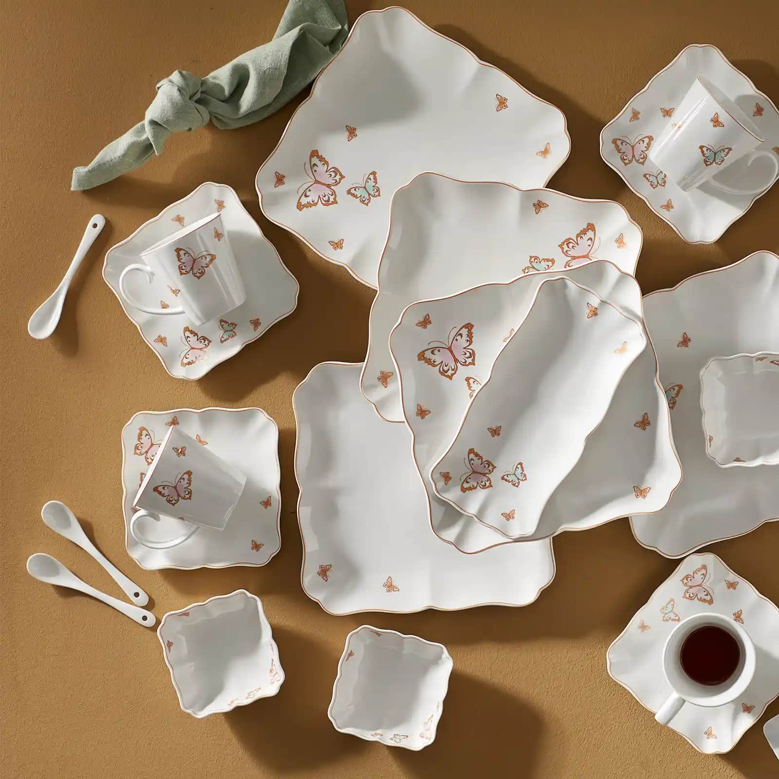 Kelebek Temalı Karaca Kahvaltı Takımı ile Şık ve Zarif Sofralar Yaratın