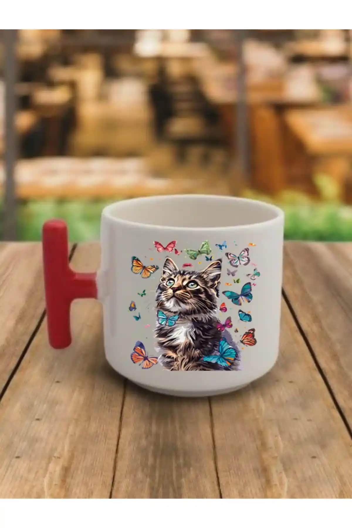 Kelebekli Bardaklar Dekorasyonda Zarafet ve Şıklığın Modern Yansıması