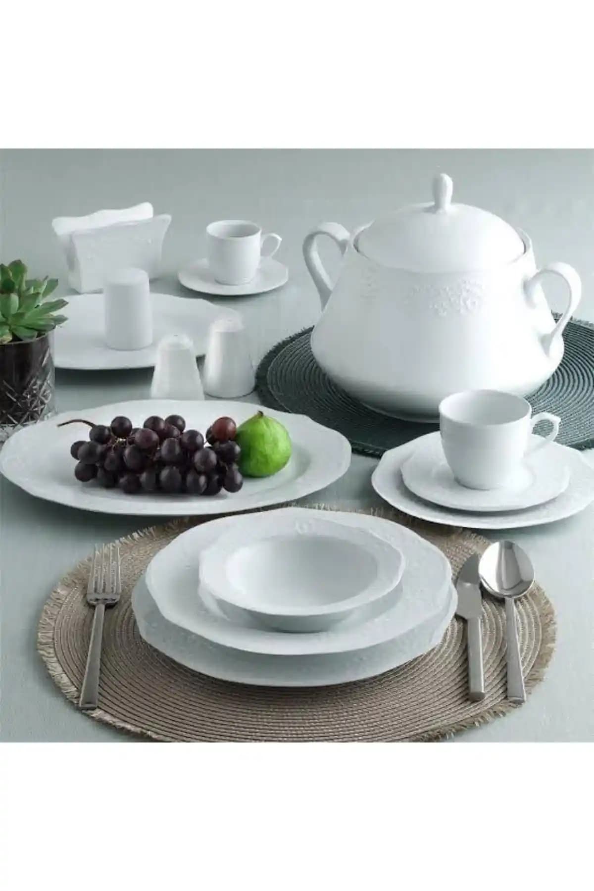 Kendinden Desenli Yemek Takımlarıyla Sofralarınıza Şıklık Katın ve Tarzınızı Yansıtın