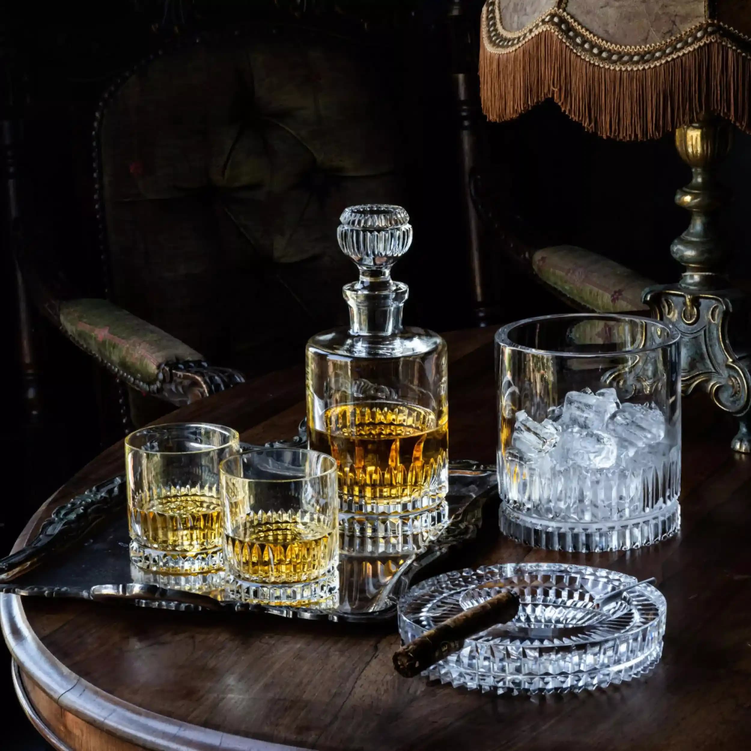 Kesme Viski Bardağı ile Dekorasyon ve Mobilyada Zarif Detaylar Yaratın