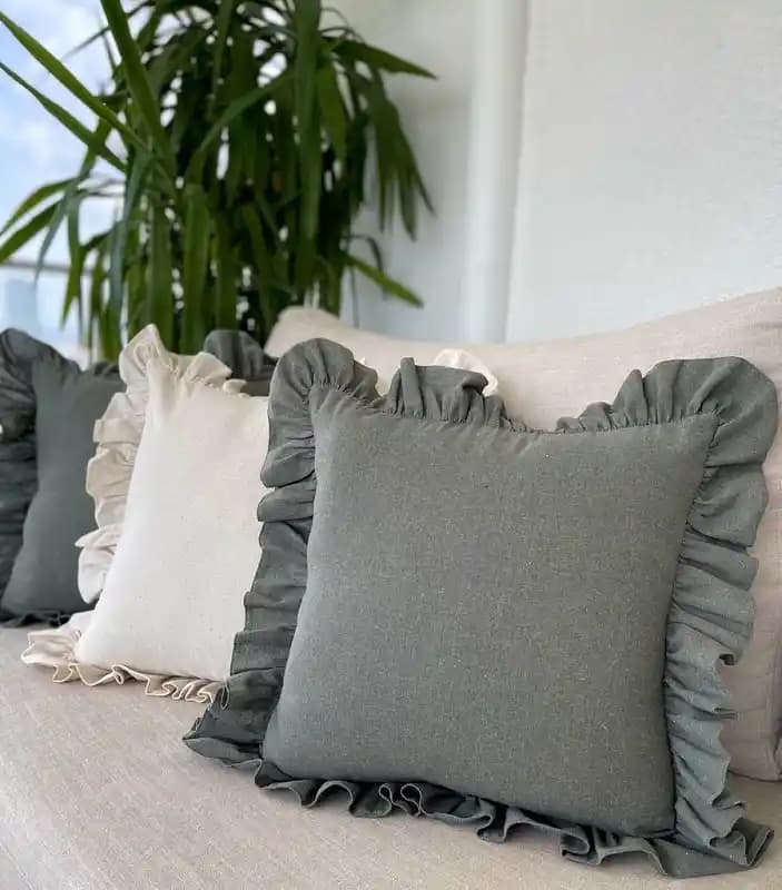 Keten Kırlentlerle Dekorasyonda Şıklık ve Konforun Buluşması