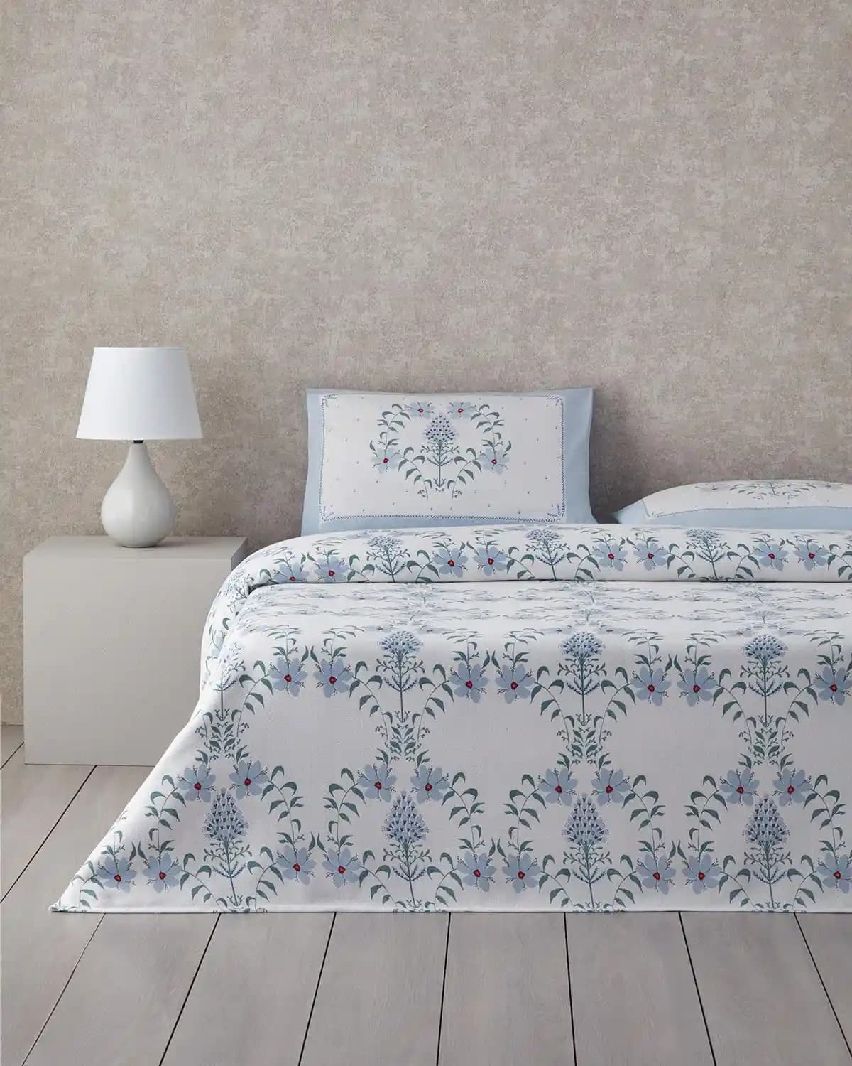 King Size Yatak ve Dekorasyon İpuçları: Konfor ve Şıklığın Uyumlu Buluşması