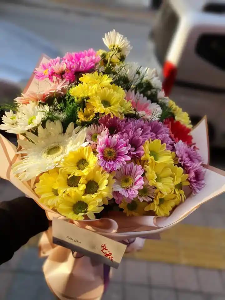 Kır Çiçek Buketleriyle Doğadan İlham Alan Dekorasyon Fikirleri ve Trendler