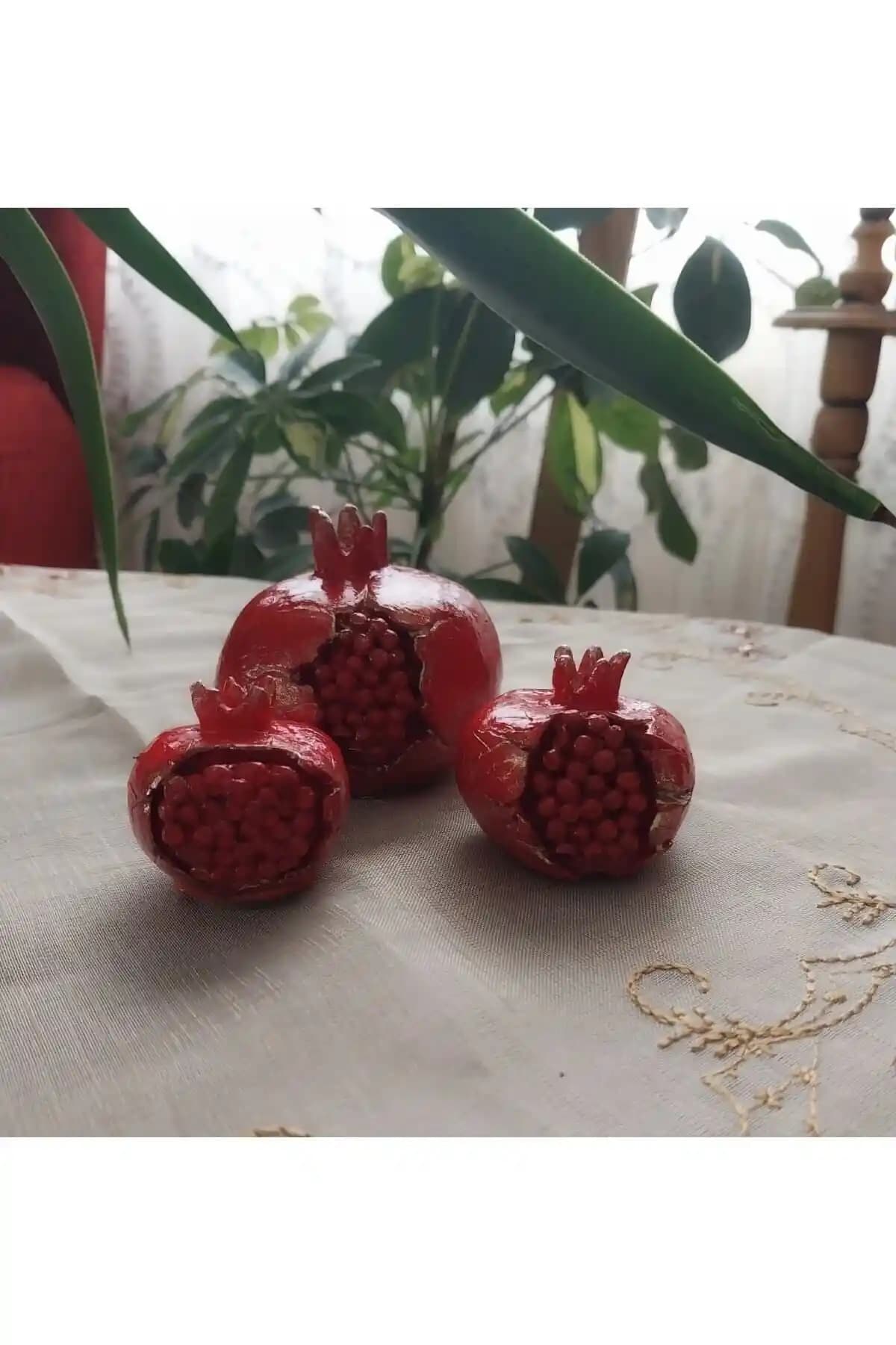 Kırmızı Nar Biblo ile Modern ve Anlamlı Dekorasyon Fikirleri