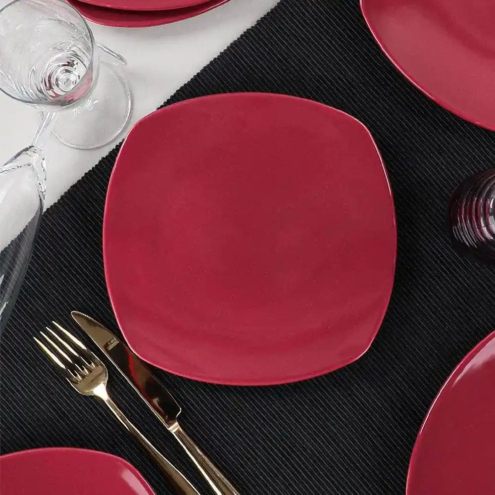 Kırmızı Pasta Tabağıyla Dekorasyonunuzu Canlandırın: Şıklık ve İşlevselliğin Buluşması