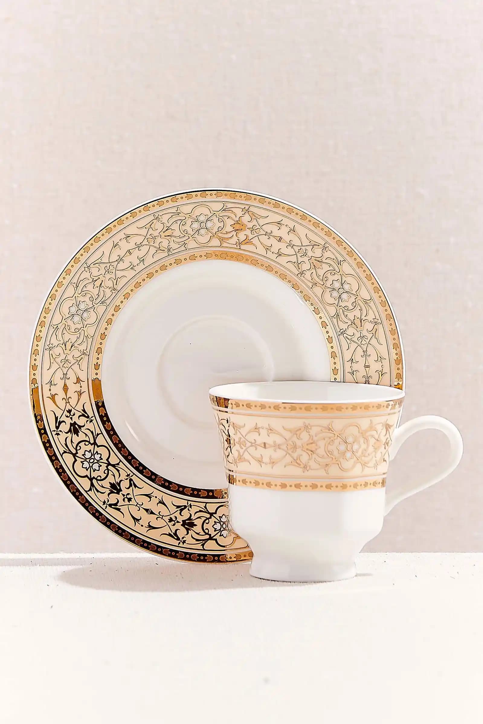 Klasik Kahve Fincanları ile Dekorasyonda Şıklık ve Zarafet Yaratın