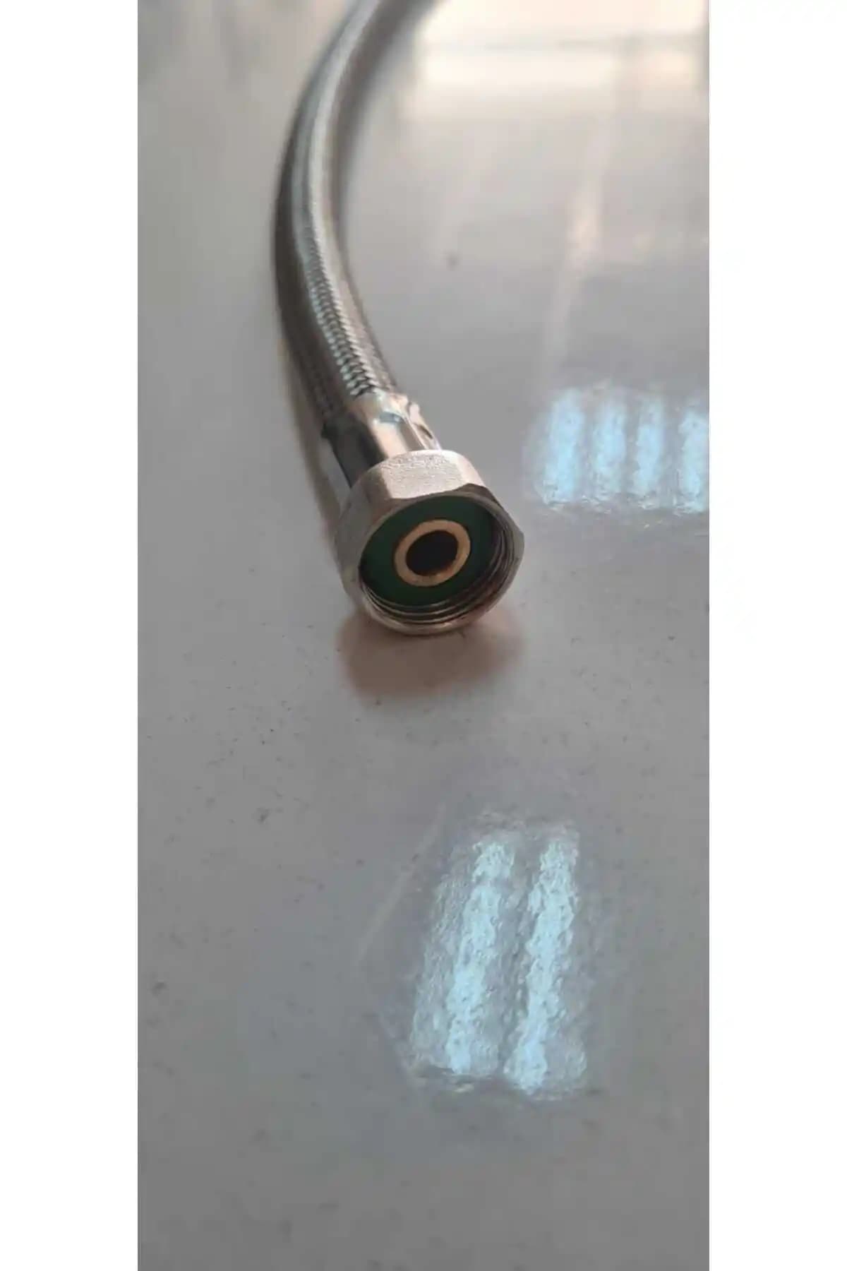 Klozet Taharet Hortumu Nedir ve Modern Banyo Konforunu Artıran Özellikleri