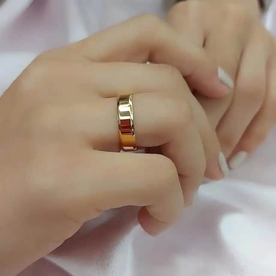 Köşeli Altın Alyans Modelleri ile Modern ve Şık Takı Seçenekleri