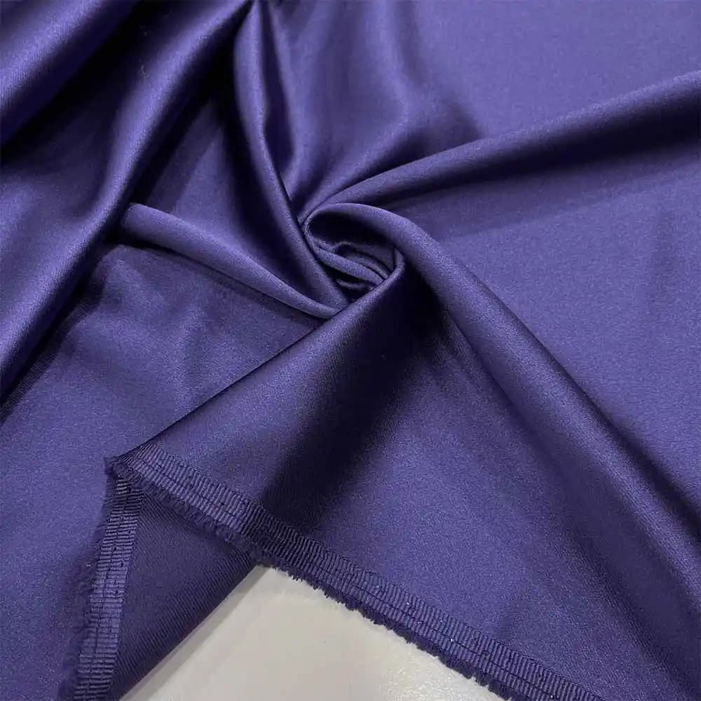 Koyu Mor Rengi ile Dekorasyonda Zarafet ve Şıklık Yaratma Rehberi