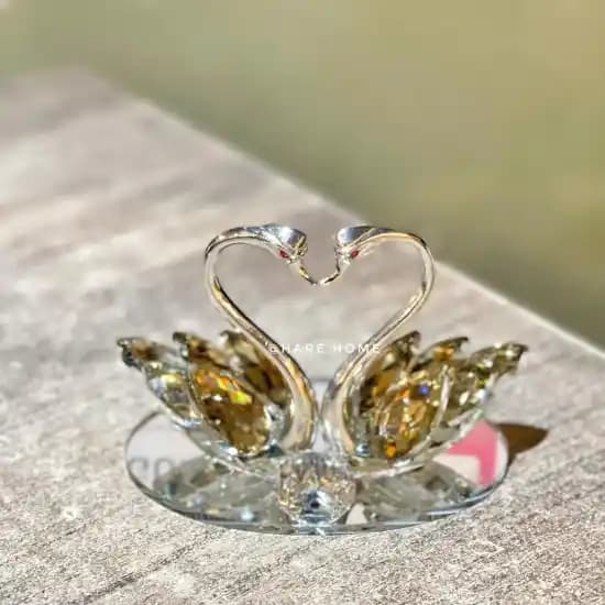 Kristal Kuğu Biblo ile Evinize Zarafet ve Şıklık Katmanın Yolları