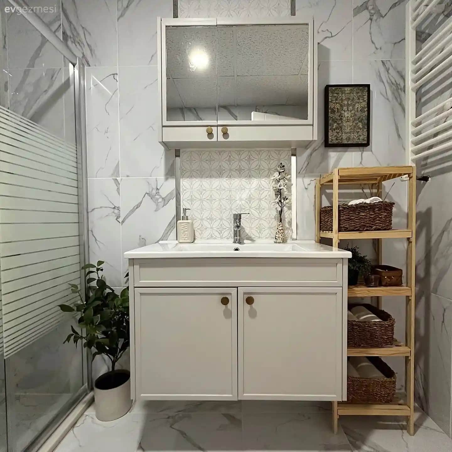 Küçük Banyolar İçin Modern ve Fonksiyonel Aksesuar Seçenekleri Rehberi