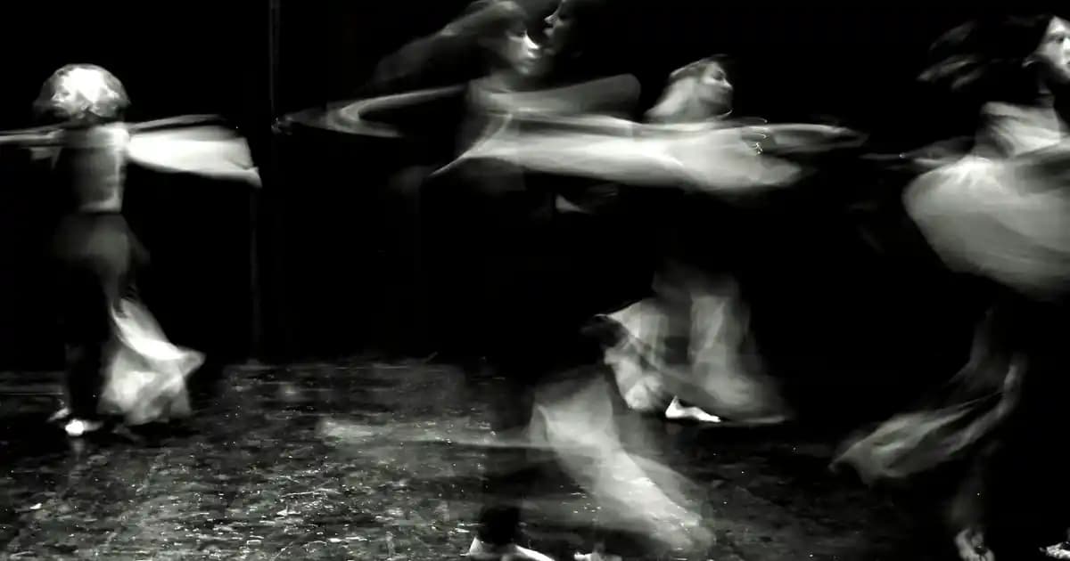 Küçük Cam Şişe Süsleme ile Ev Dekorasyonunda Yaratıcı ve Şık Fikirler