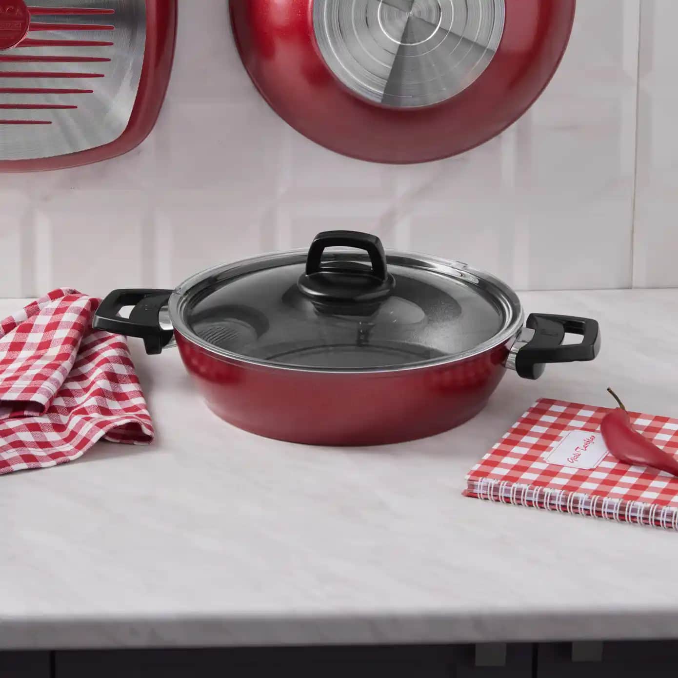 Küçük Pilav Tencereleri ile Mutfak Dekorasyonunda Şıklık ve İşlevsellik Sağlama