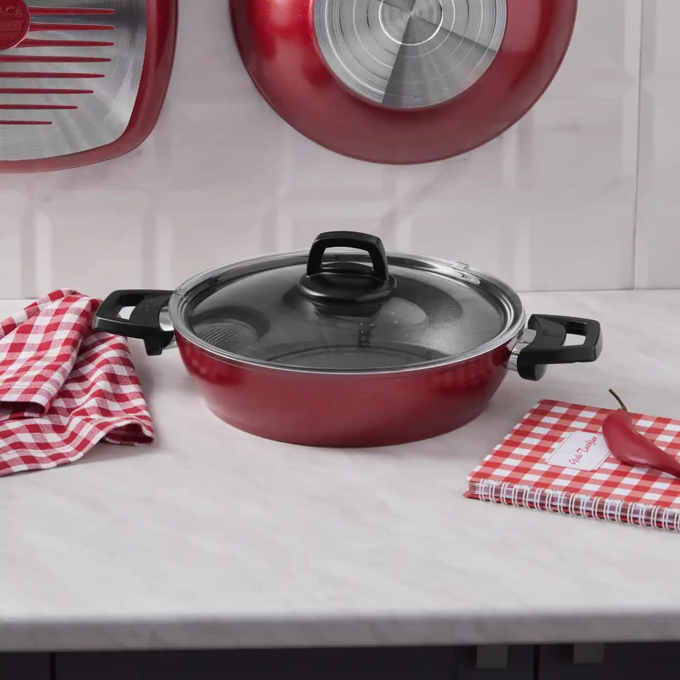 Küçük Pilav Tencereleri ile Mutfak Dekorasyonunda Şıklık ve İşlevsellik Sağlama