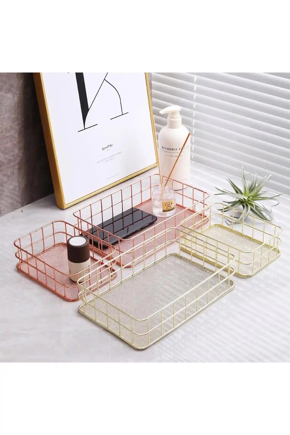 Küçük Tel Sepetler ile Dekorasyon ve Mobilyada Şıklık ve Fonksiyonellik Sağlama