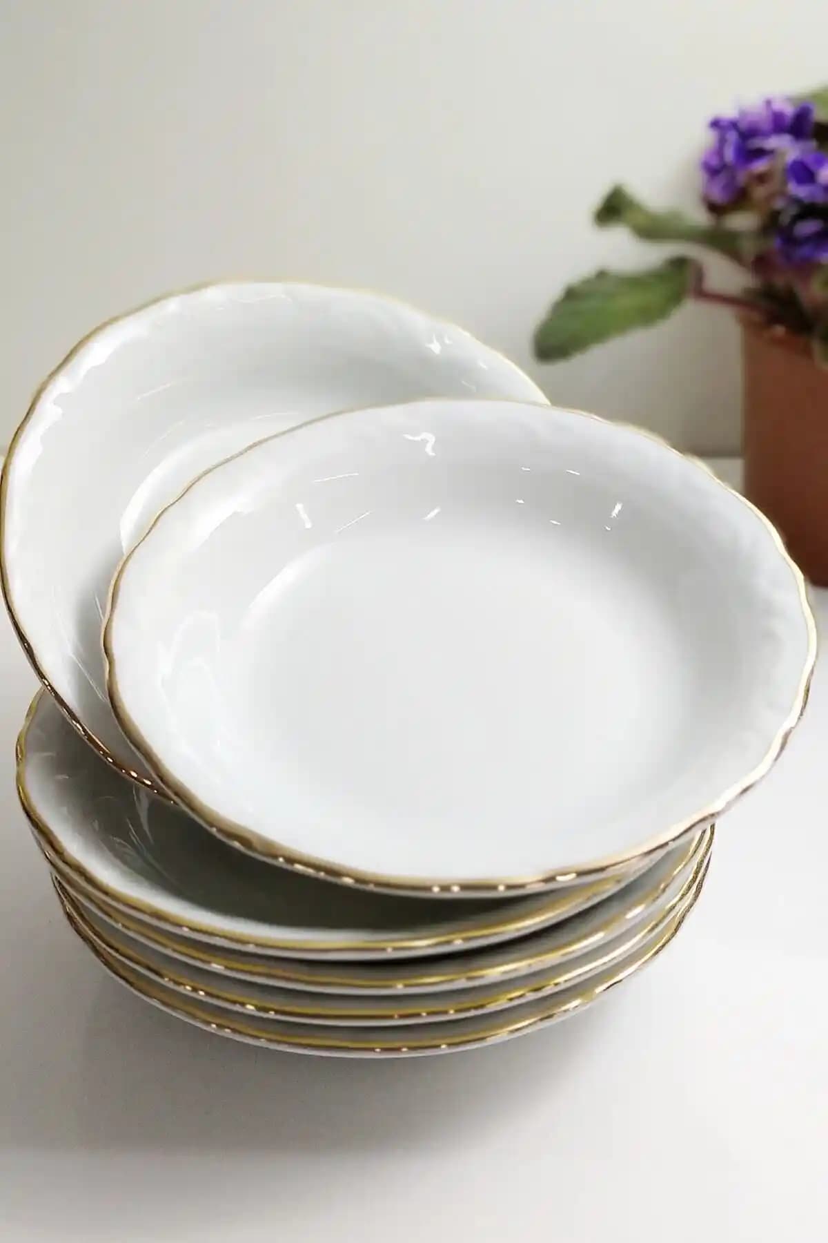 Küçük Yemek Tabağı Seçenekleri ve Dekorasyon İpuçlarıyla Sofralarınızı Zenginleştirin