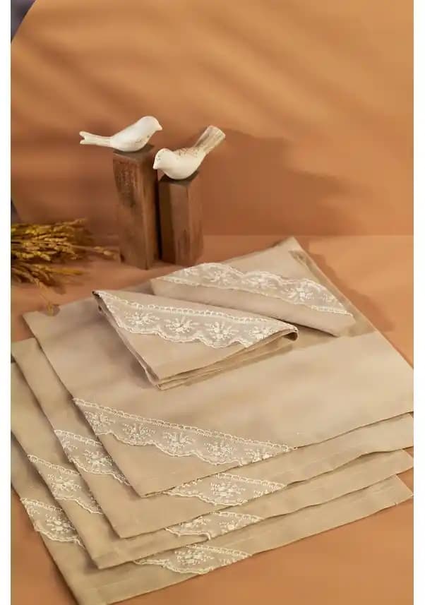 Kumaş Peçetelerle Dekorasyonda Şıklık ve Fonksiyonellik Sağlama Rehberi