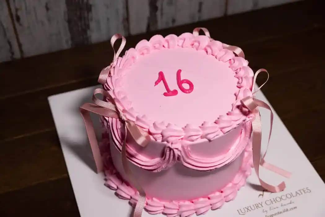 Kurdele Pasta ile Dekorasyon ve Mobilyada Şıklık Yaratmanın Pratik Yolları