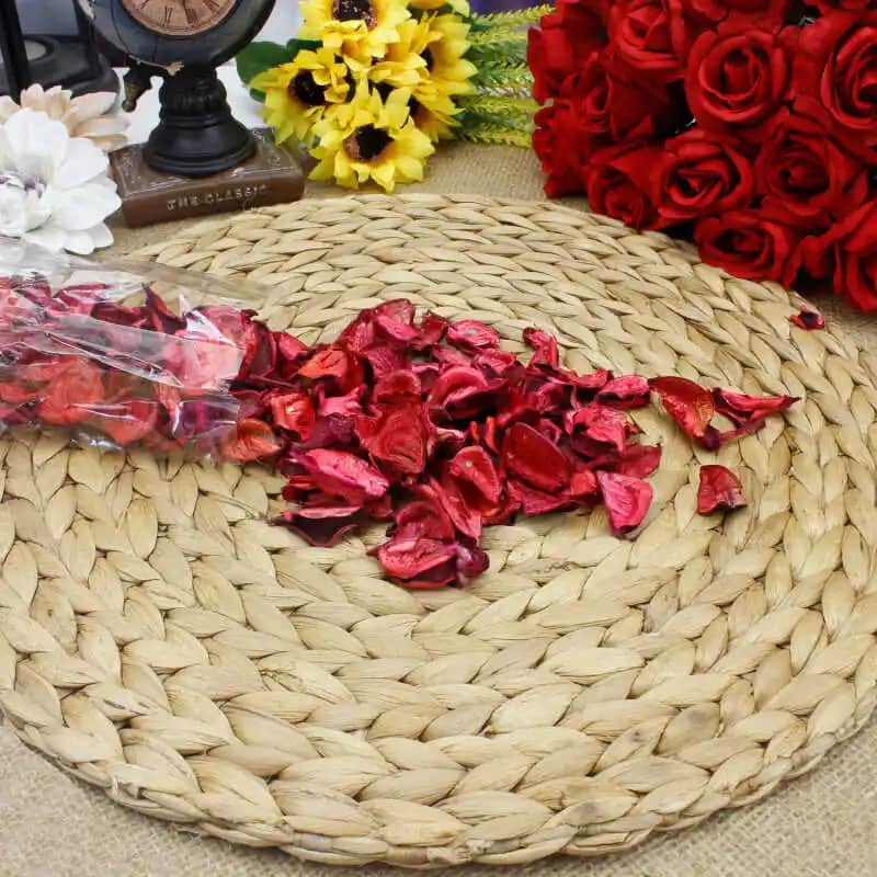 Kurutulmuş Gül Dekorasyonunda Zarafet ve Doğallığın Modern Kullanımı