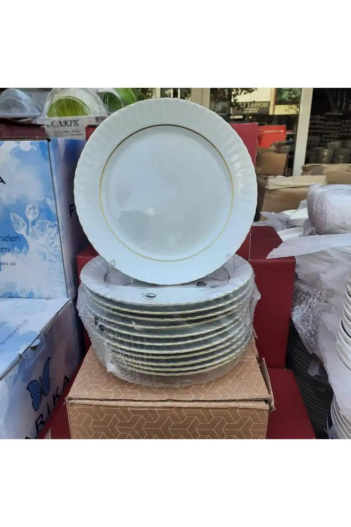 Kütahya Porselen ile Şık ve Dayanıklı Pasta Tabağı Seçenekleri ve Dekorasyon İpuçları