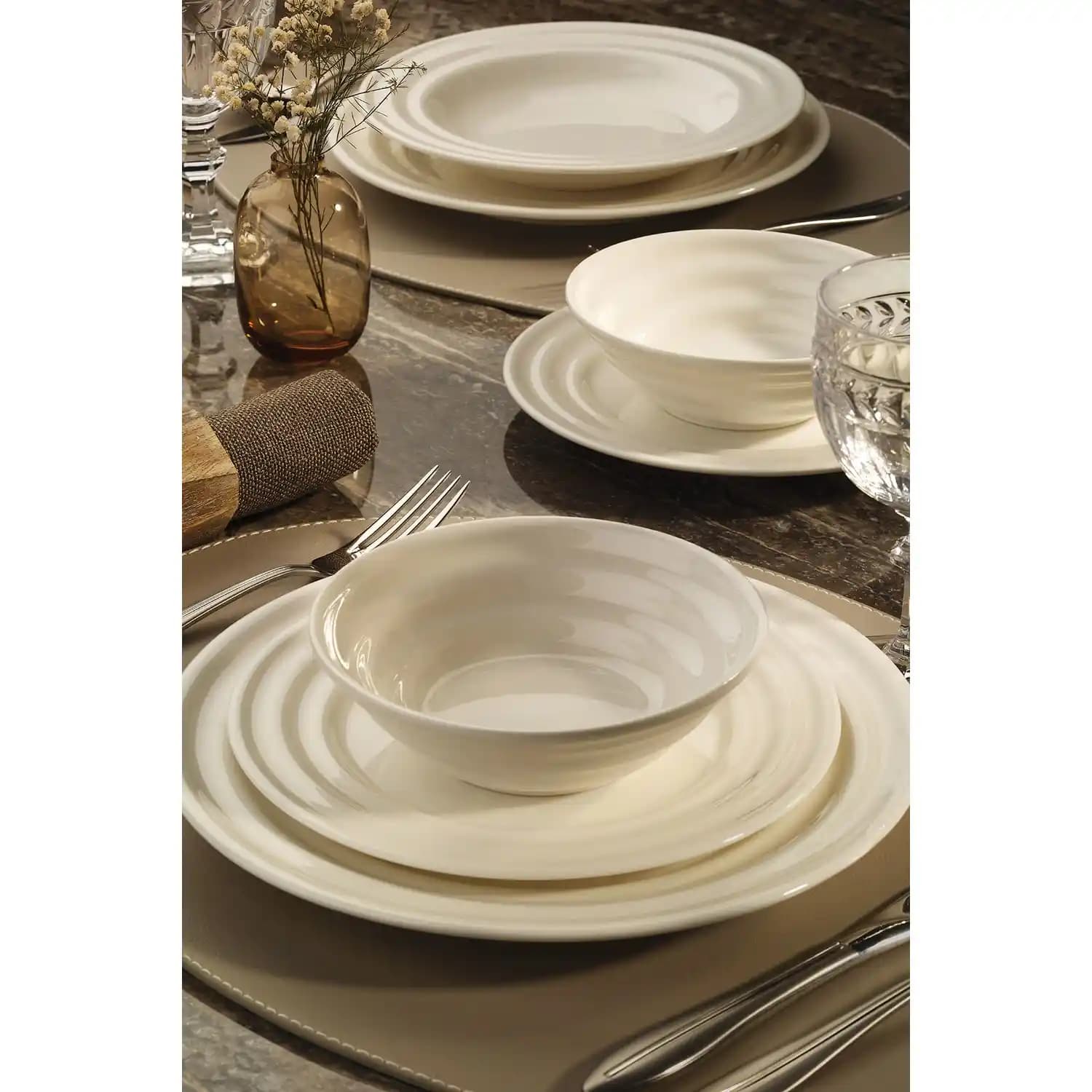 Kütahya Tuvana Yemek Takımlarıyla Evinize Zarif ve Şık Dekorasyon Çözümleri