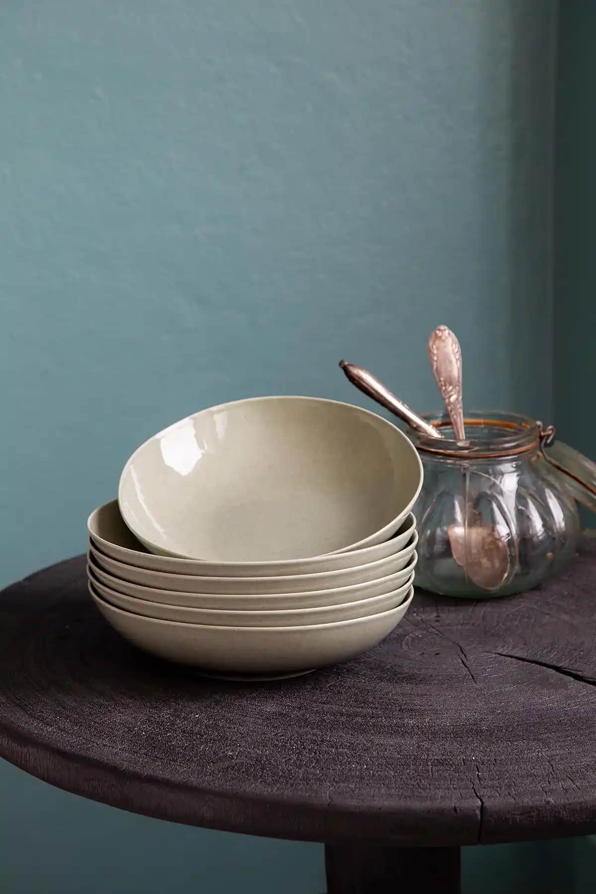 Kütahya Yemek Tabağı: Geleneksel Seramik Sanatının Estetik ve Kültürel Değeri