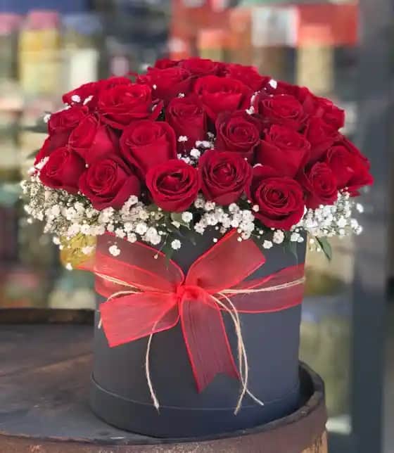 Kutuda Gül Dekorasyon ve Hediye Seçenekleriyle Doğallık ve Zarafetin Buluşması