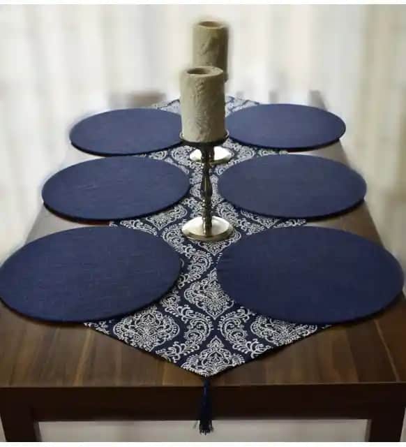 Lacivert Amerikan Servislerle Modern ve Şık Masa Dekorasyonu İpuçları