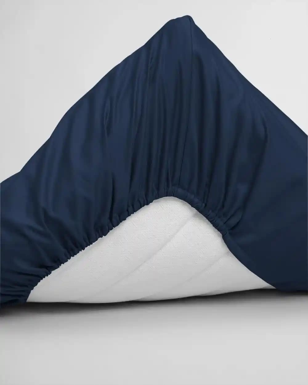 Lacivert Çarşaf ile Modern ve Klasik Yatak Odası Dekorasyonu İpuçları