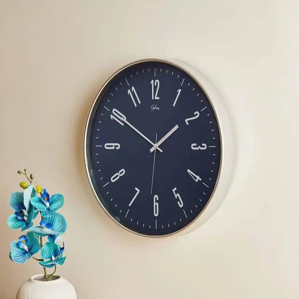 Lacivert Duvar Saati ile Dekorasyonunuza Modern ve Şık Dokunuşlar Katın