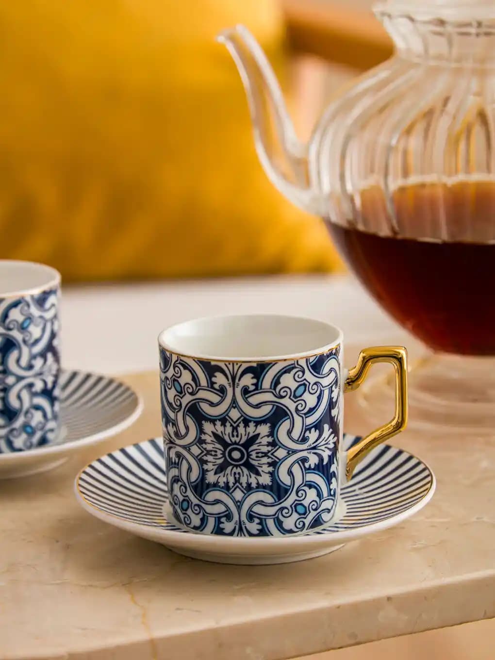 Lacivert Fincan Takımıyla Şık ve Zarif Dekorasyon Fikirleri ve Kullanım İpuçları
