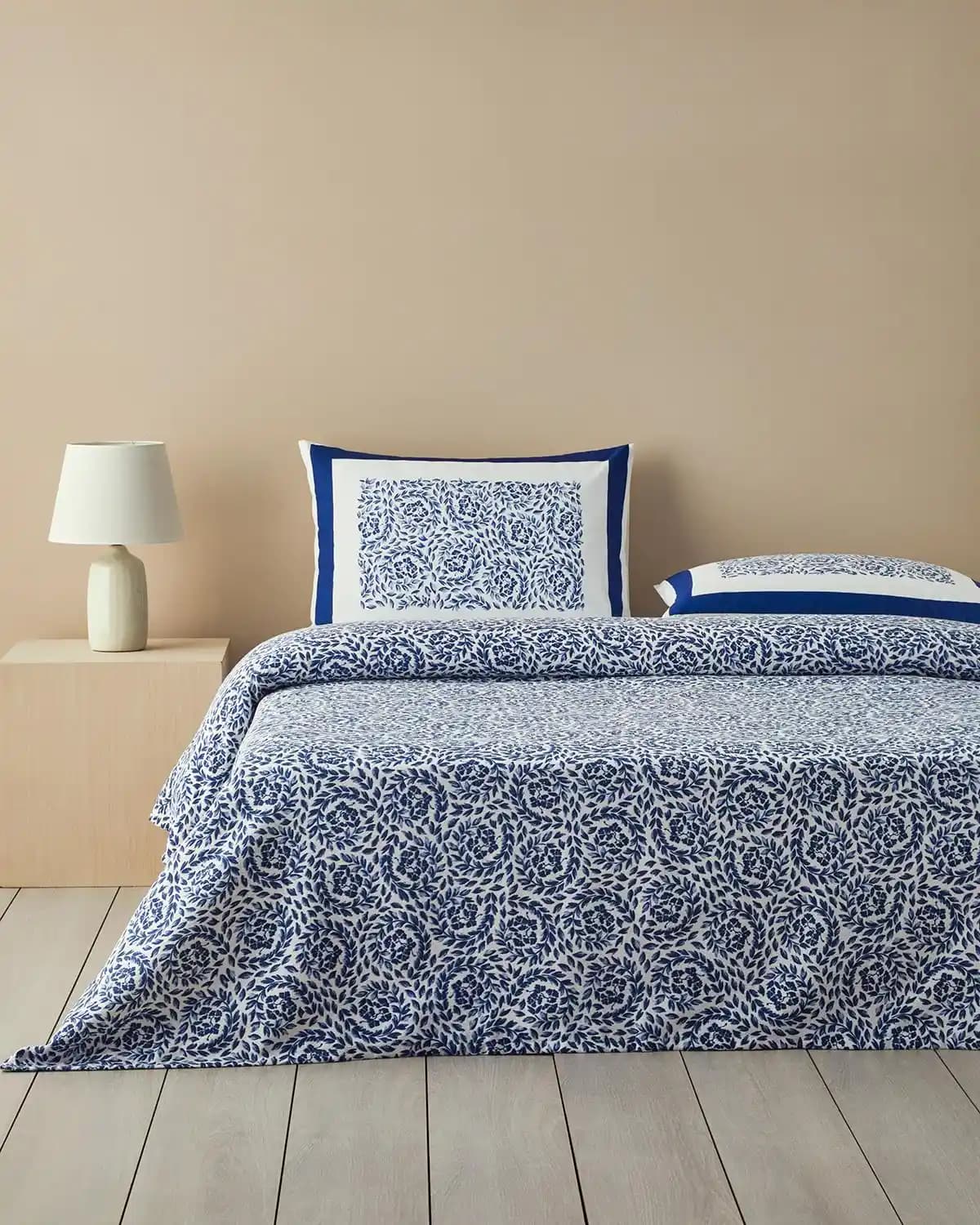 Lacivert Pike ile Dekorasyonda Zarafet ve Şıklık Sağlayan Yatak Odası Tasarımları