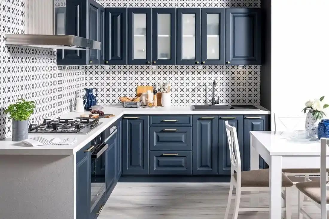 Lacivert Renkli Mutfak Dekorasyonu: Modern ve Şık Tasarım İpuçları 2025