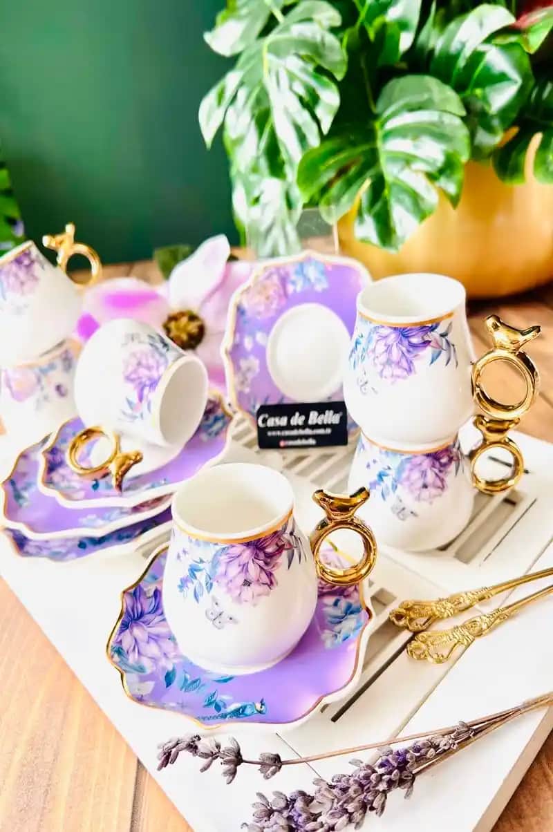 Lila Kahve Fincanı ile Dekorasyonda Zarafet ve Sıcaklık Yaratma Rehberi