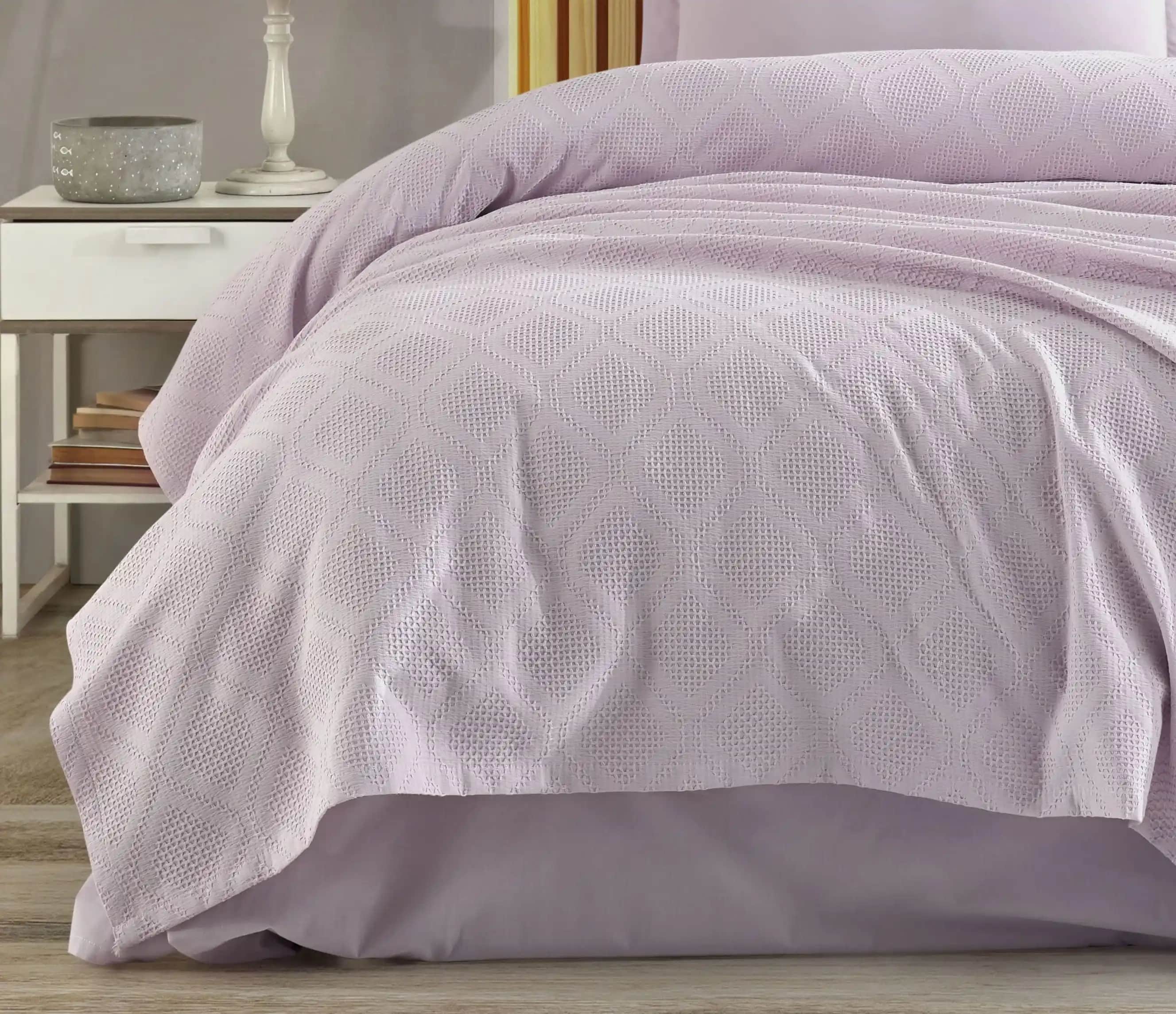 Lila Pike Takımı ile Yatak Odalarınızda Şıklık ve Konforun Buluşması