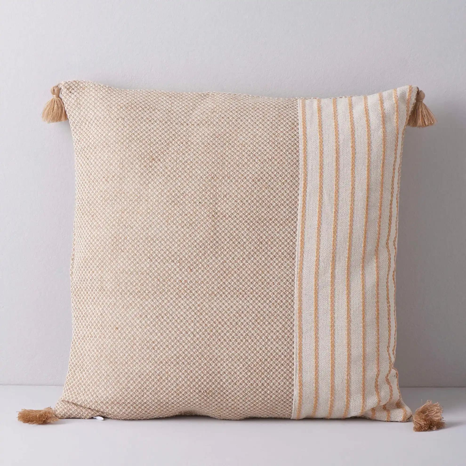 Linens Kırlentlerle Ev Dekorasyonunda Şıklık ve Konforu Bir Arada Yakalayın