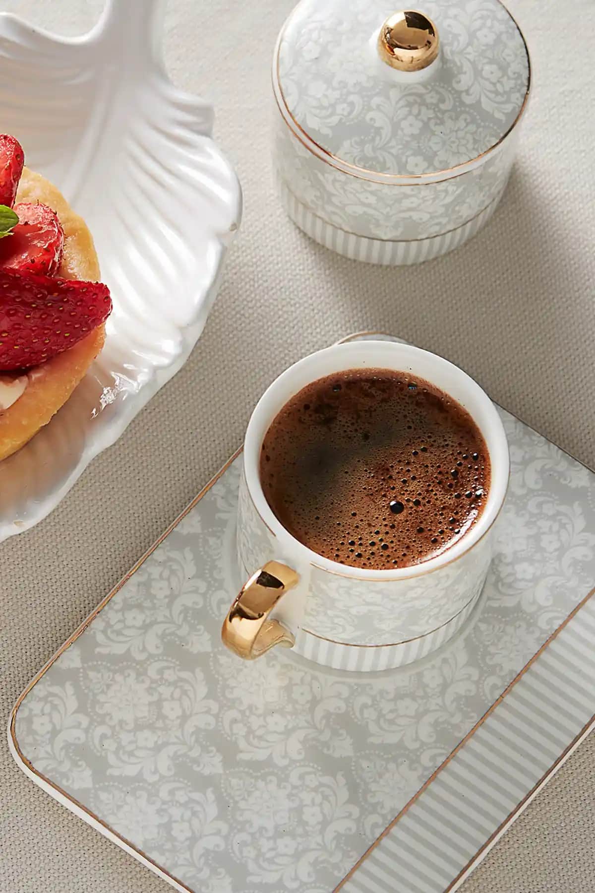 Lokumluklu Fincan Takımıyla Evinize Zarafet Katın Dekorasyon ve Mobilyada Şıklığın Yeni Adı