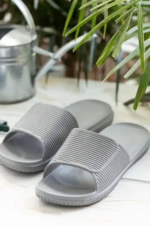 Madame Coco Erkek Terlikleri ile Ev Dekorasyonunda Şıklık ve Konforun Buluşması