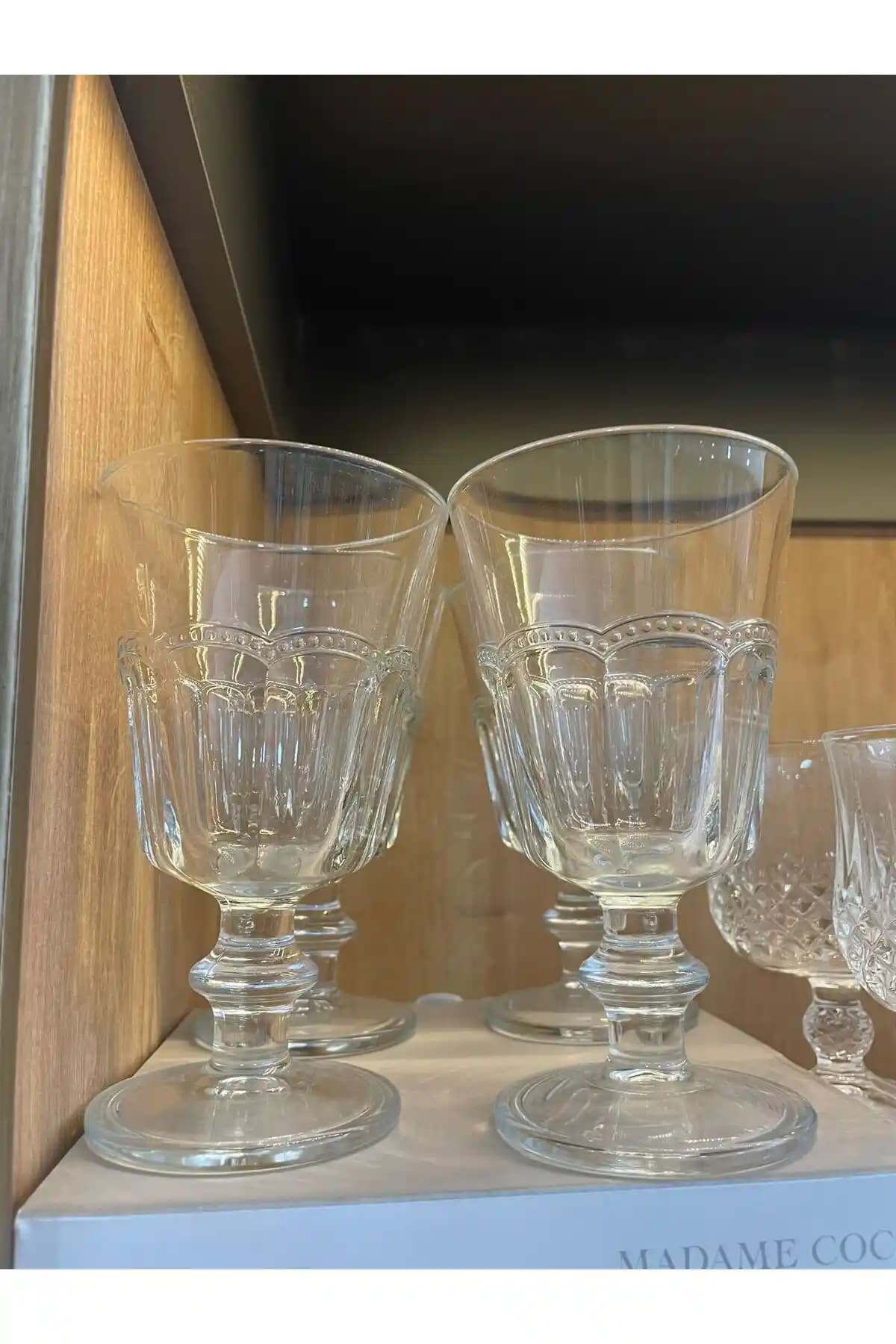 Madame Coco ve Kadeh Temasıyla Zarif Dekorasyon ve Mobilya Fikirleri