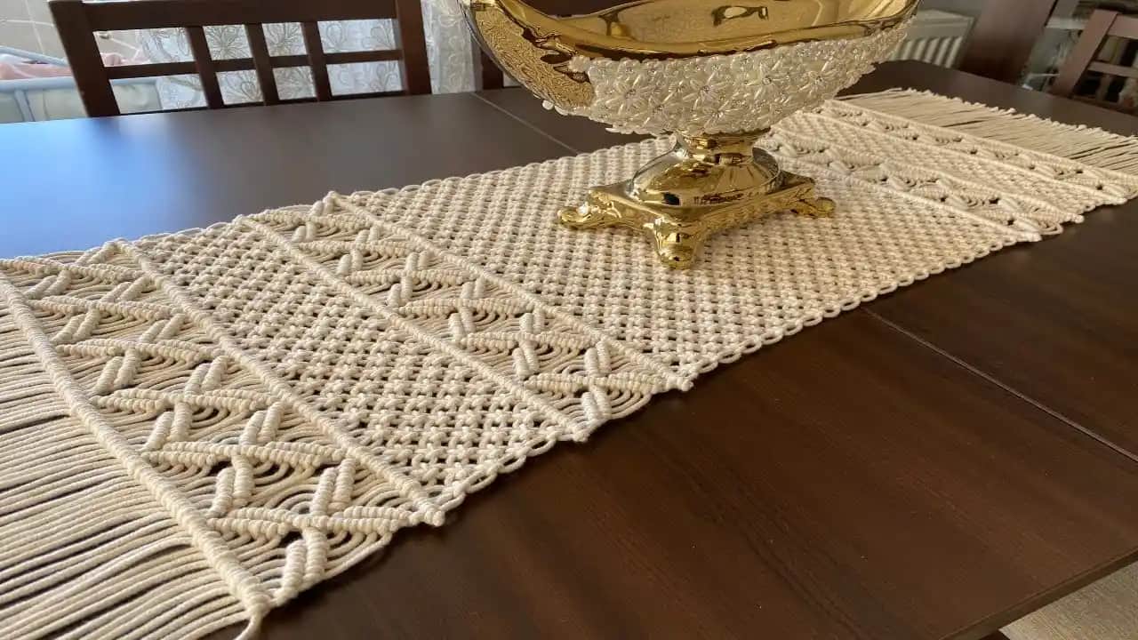 Makrome Runner Modelleri ile Ev Dekorasyonunuza Şıklık Katın ve Sıcak Atmosfer Yaratın