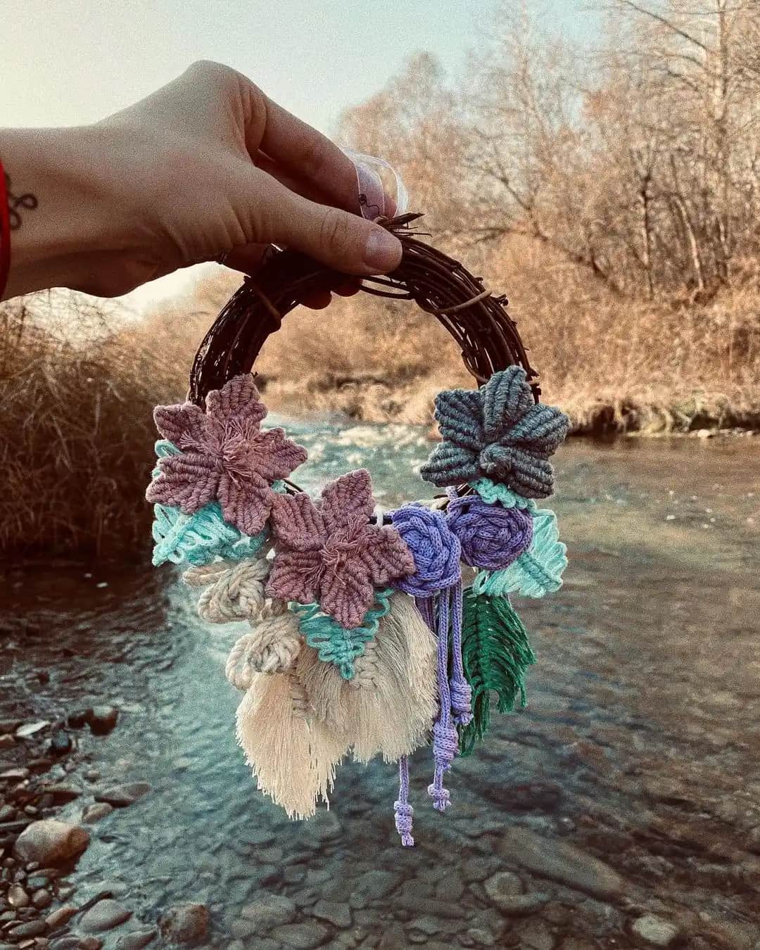 Makromeden Duvar Süsü Yapımı: Ev Dekorasyonuna Şık ve Kişisel Dokunuşlar